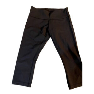 Women's Lululemon Black Cropped Leggings Size 8